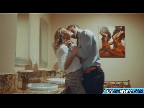 ❤️ جڏهن هڪ busty سنهري اوھان کي هڪ عوامي آرام روم ۾ seduces ❤️❌ مقعد فحش